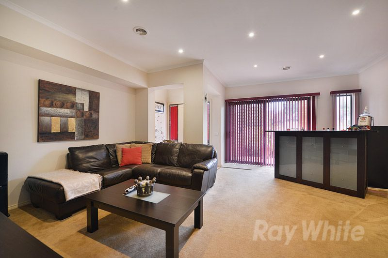 11 Houghton Drive, FERNTREE GULLY, VIC 3156