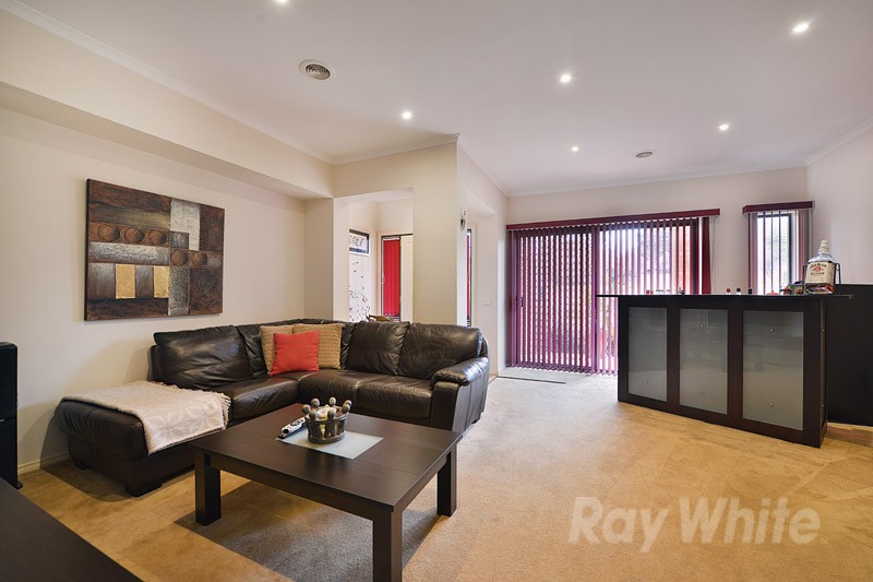 11 Houghton Drive, FERNTREE GULLY, VIC 3156