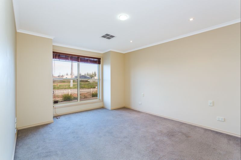 2 Flaminia Street, NORTH HAVEN, SA 5018