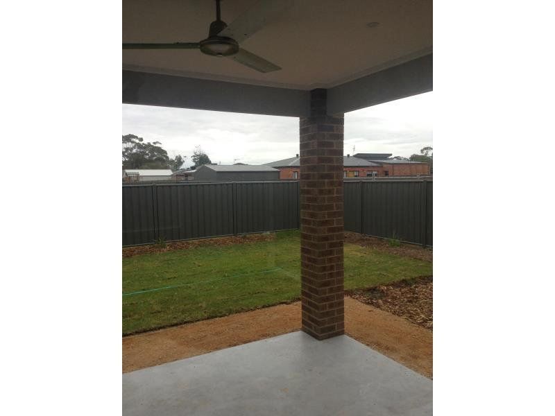 14 Erindale Way, MARONG, VIC 3515