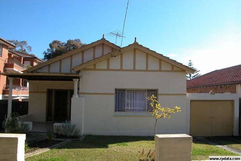8 Dalcassia Street, HURSTVILLE, NSW 2220