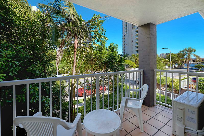 33 Cypress Avenue, SURFERS PARADISE QLD 4217