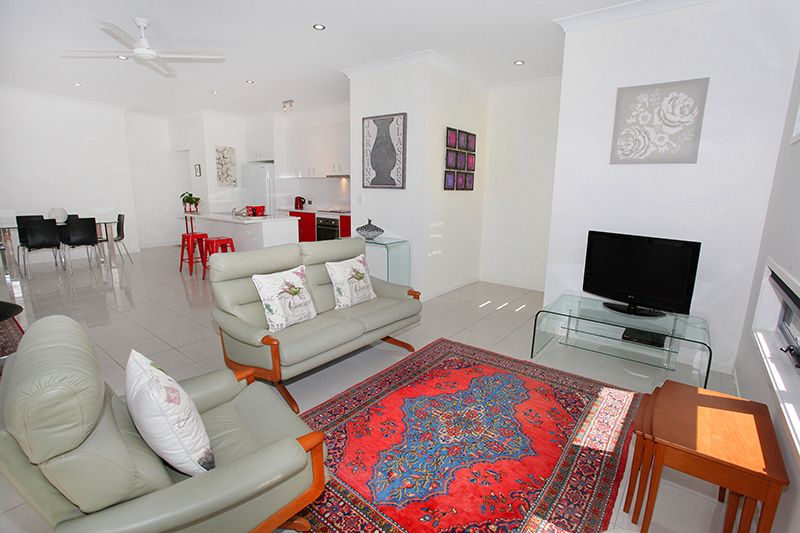 2/1 Tarshaw Street, BLI BLI, QLD 4560