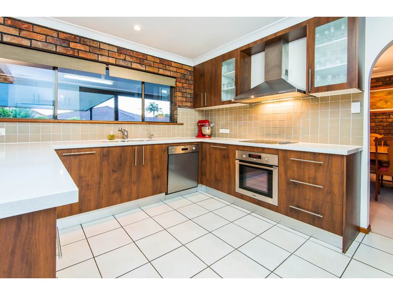 11 Bamburgh Street, CARINDALE, QLD 4152