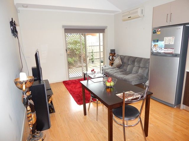 2/159 Rathcown Road, RESERVOIR, VIC 3073
