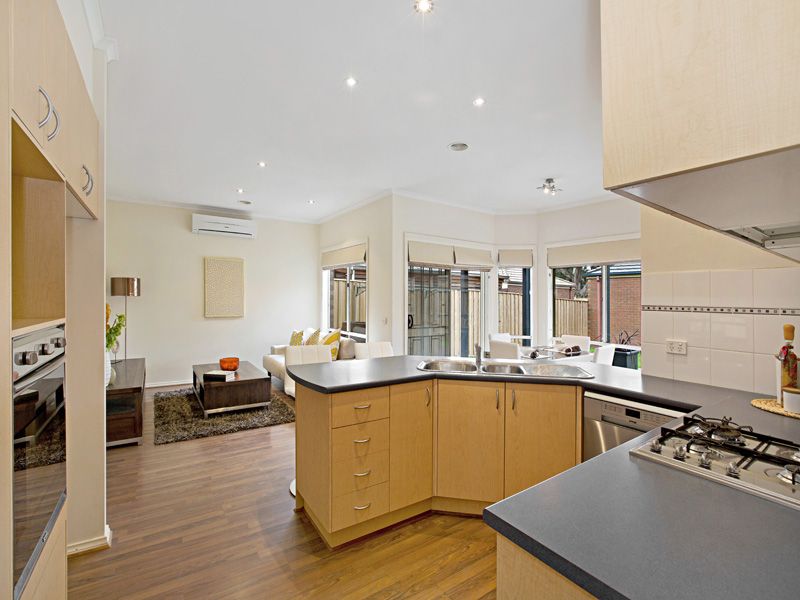12 Lancewood Walk, SOUTH MORANG, VIC 3752