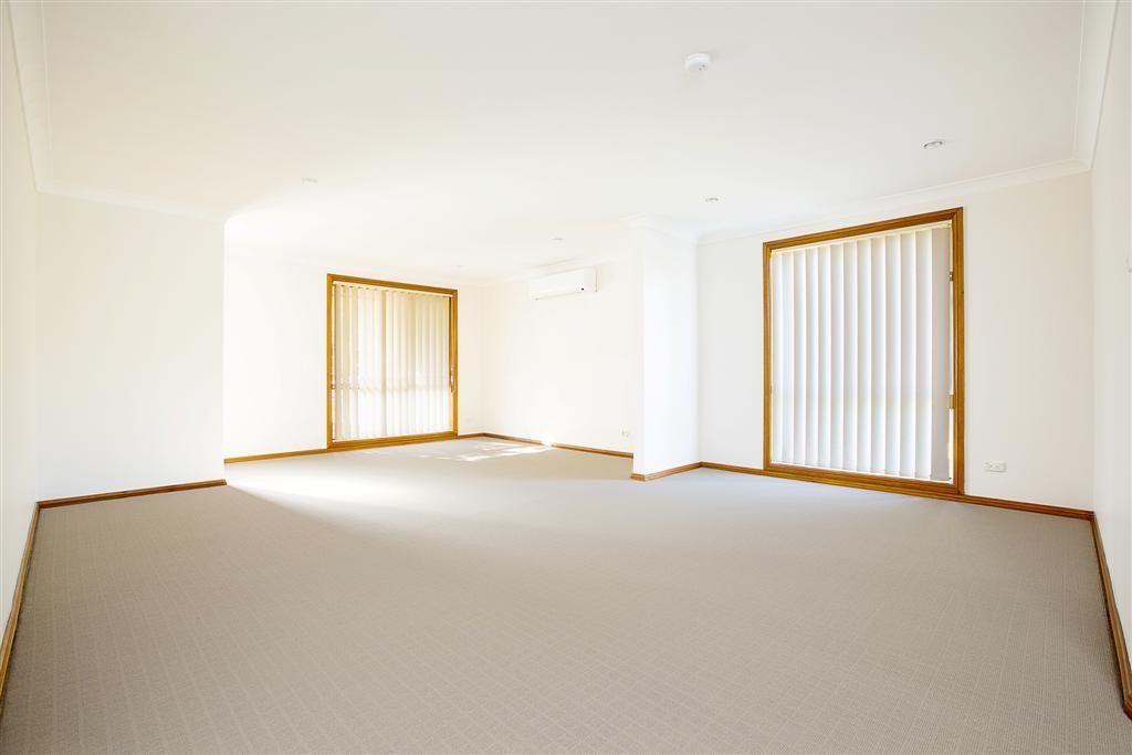 22 Womra Crescent, GLENMORE PARK, NSW 2745