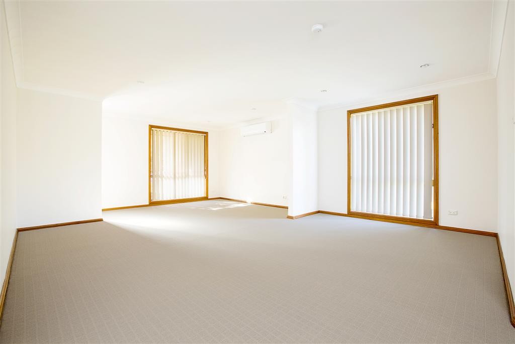 22 Womra Crescent, GLENMORE PARK, NSW 2745