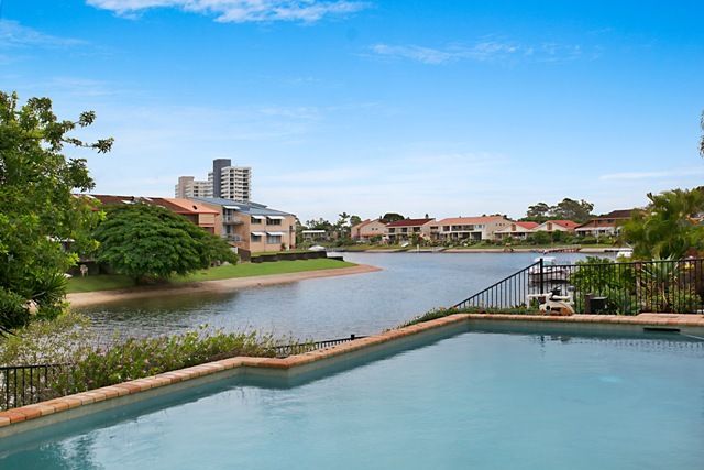 107 Sunshine Boulevard, MERMAID WATERS QLD 4218