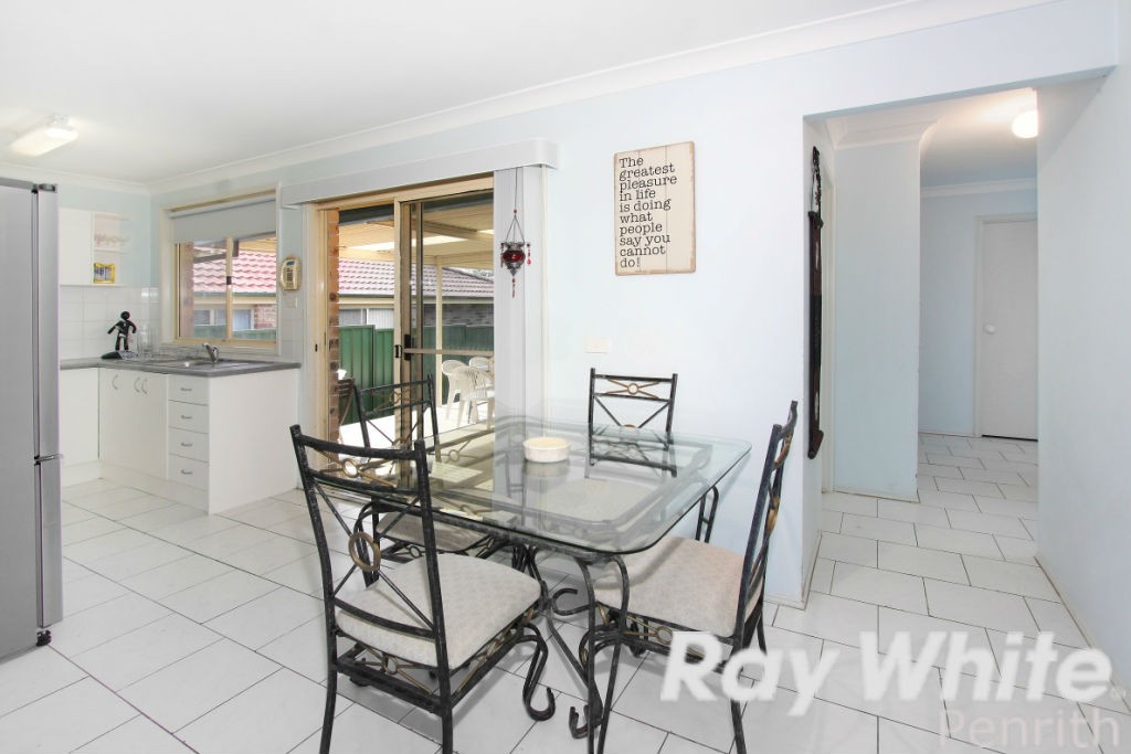 11 Jillak Close, GLENMORE PARK, NSW 2745