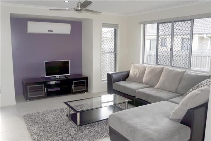 2/4 View Point, KIRKWOOD, QLD 4680