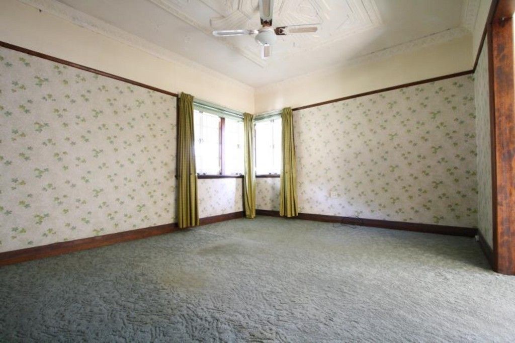 28 Peasant Street, HOLLAND PARK WEST, QLD 4121