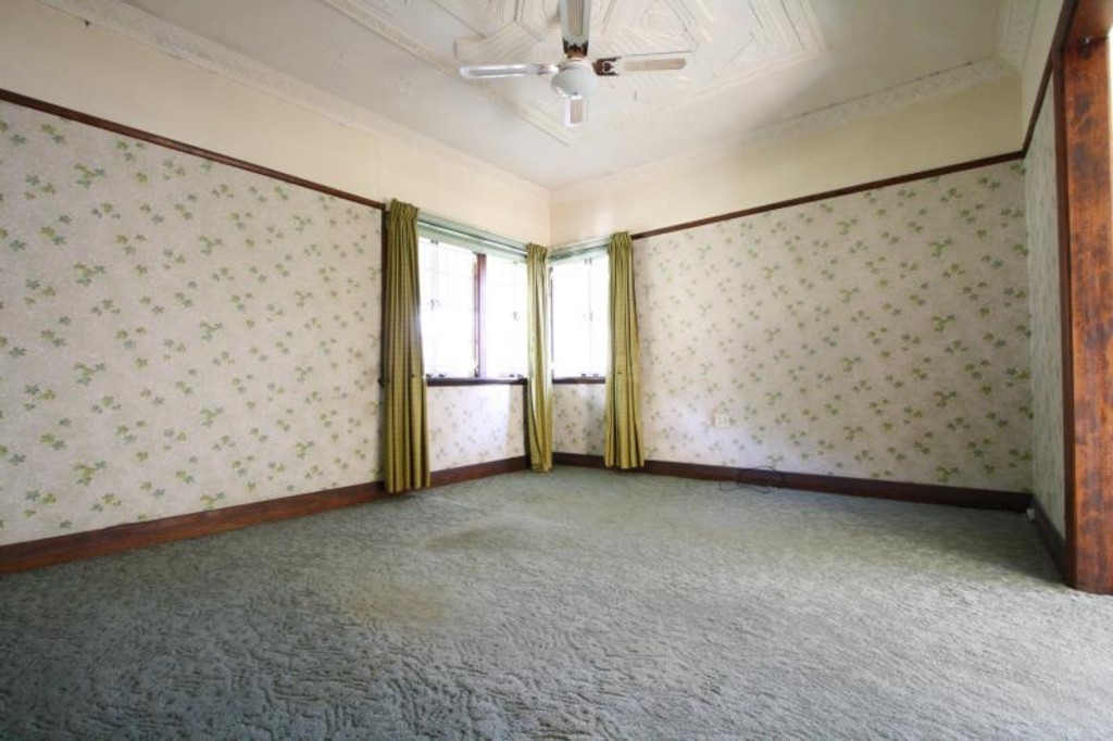 28 Peasant Street, HOLLAND PARK WEST, QLD 4121