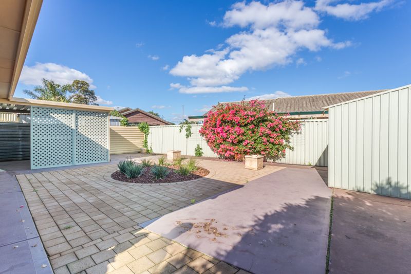 2/10B Lancaster Drive, NORTH HAVEN, SA 5018