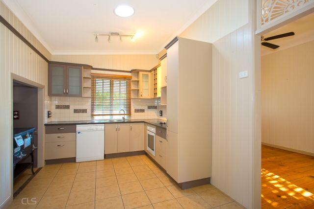 4 Moreton Terrace, BEACHMERE QLD 4510