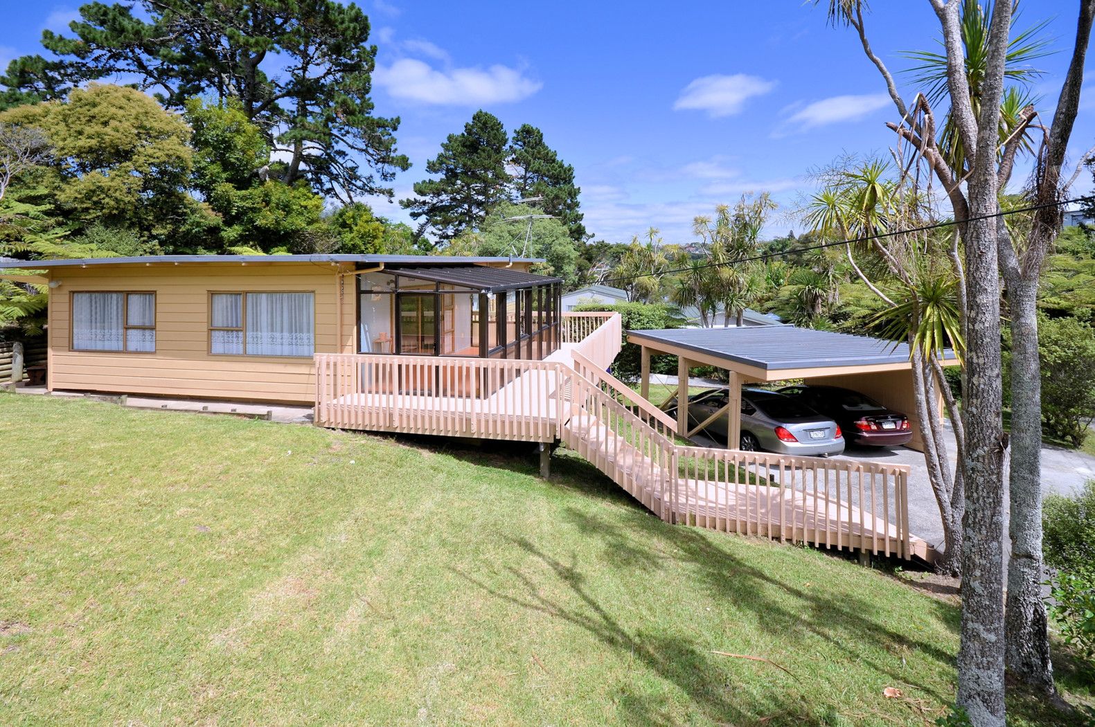 64 Woodlands Crescent, BROWNS BAY, North Shore City
