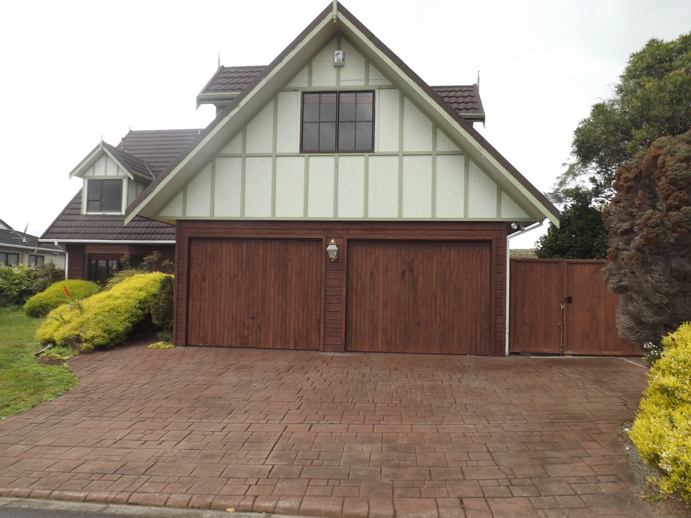 9 James Cook Drive, WHITBY, Porirua City