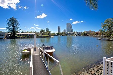 2/11-19 Taylor Street, BIGGERA WATERS, QLD 4216