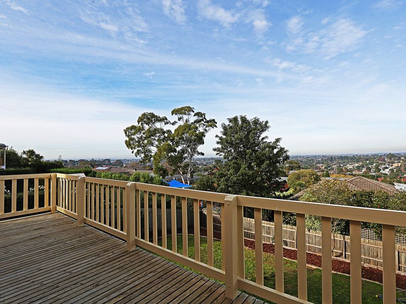 16 Lansbury Crescent, HIGHTON, VIC 3216