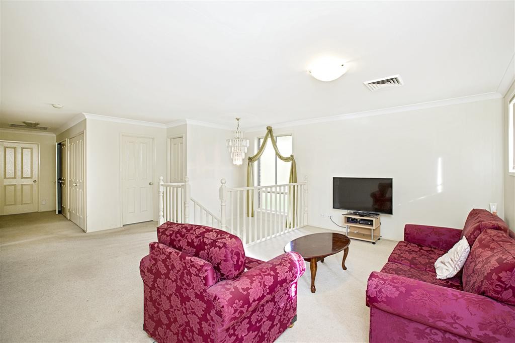 9 Burraga Place, GLENMORE PARK, NSW 2745