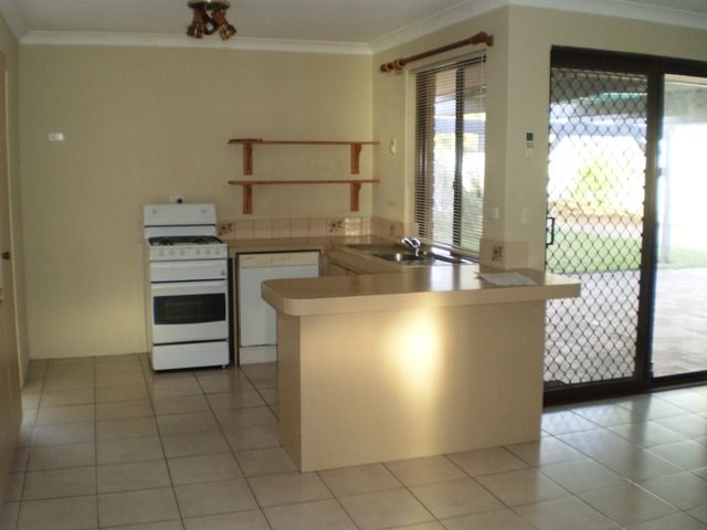 12 Lake Edge Lane, SOUTH LAKE, WA 6164