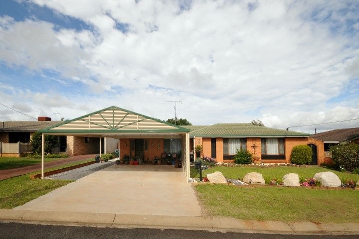37 Cabarita Crescent, GLENVALE QLD 4350