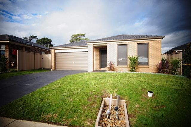 19 Hood Place, PAKENHAM, VIC 3810