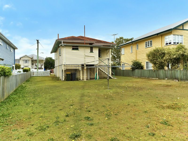 16 Blackheath Avenue, HAWTHORNE, QLD 4171