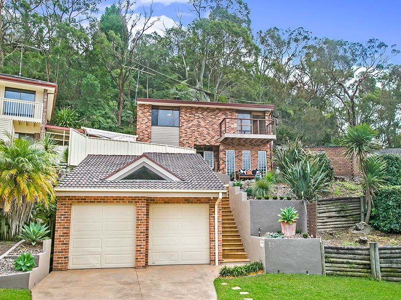 17 Dobell  Road, ENGADINE NSW 2233