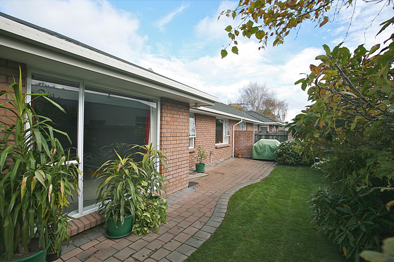 2/303 Burwood Road, BURWOOD, Christchurch City