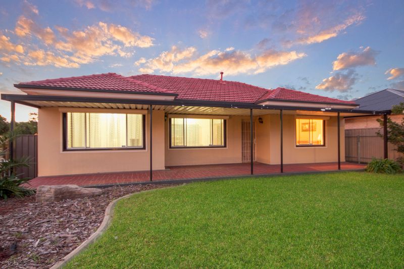 26 Leeds Avenue, Northfield SA 5085