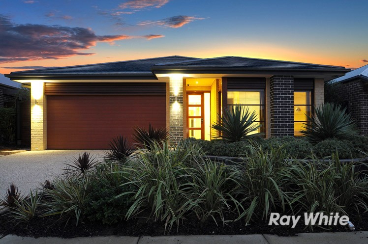 8 Holsteiner Terrace, CLYDE NORTH, VIC 3978