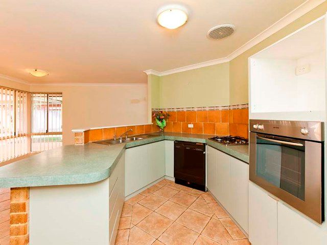 27 Montmartre Green, PORT KENNEDY, WA 6172
