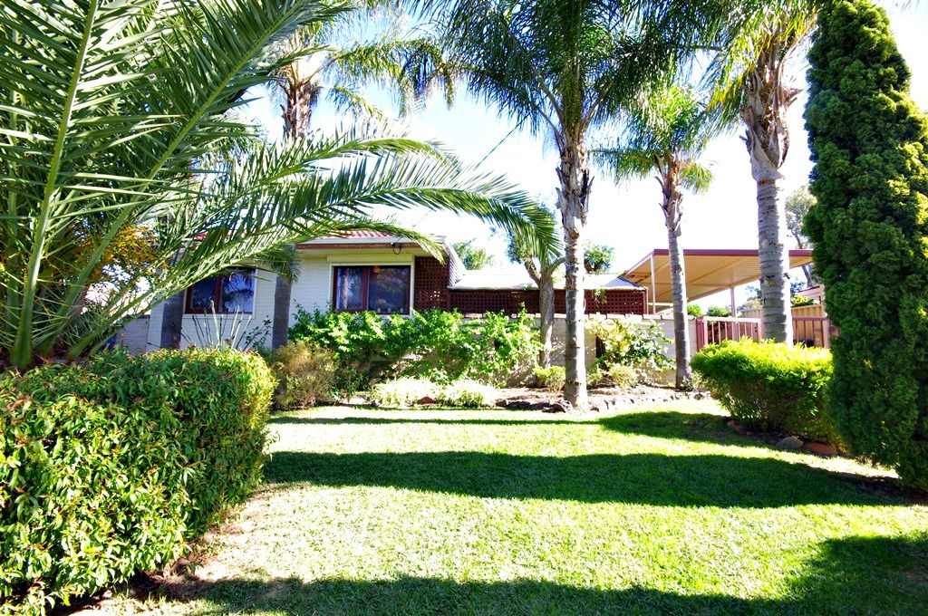 22 Roydon Way, GIRRAWHEEN, WA 6064