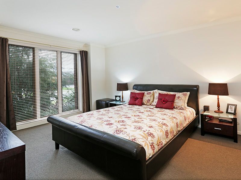 8 Bellagio Court, WHITTINGTON, VIC 3219