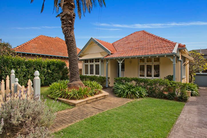 4 Reynolds Street, CREMORNE NSW 2090