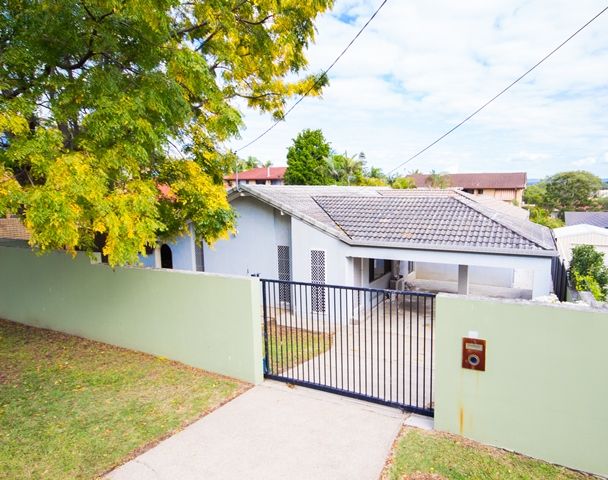 12 Coolibah Street, SOUTHPORT, QLD 4215