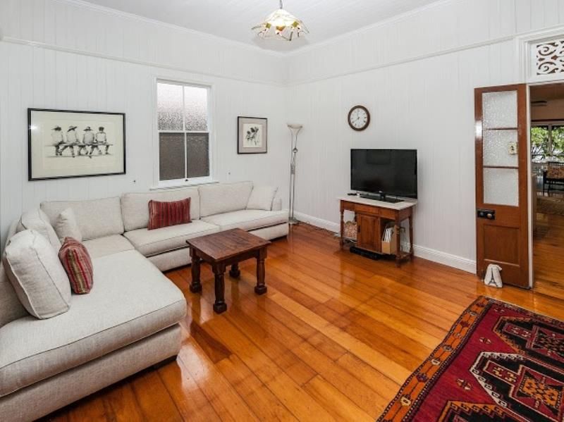 23 Surrey Street, RED HILL, QLD 4059