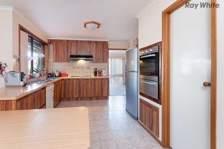 1 Ivy Tower Court, TAYLORS LAKES, VIC 3038