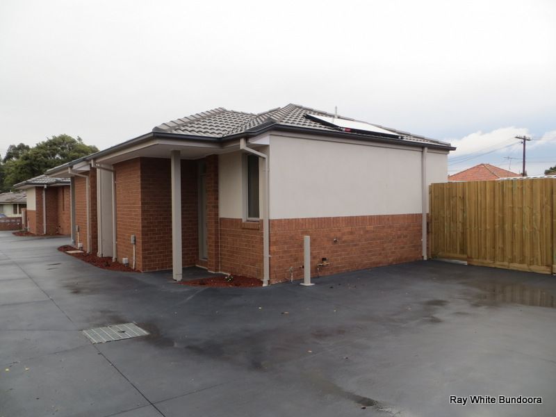 2/4 Newton Street, THOMASTOWN, VIC 3074