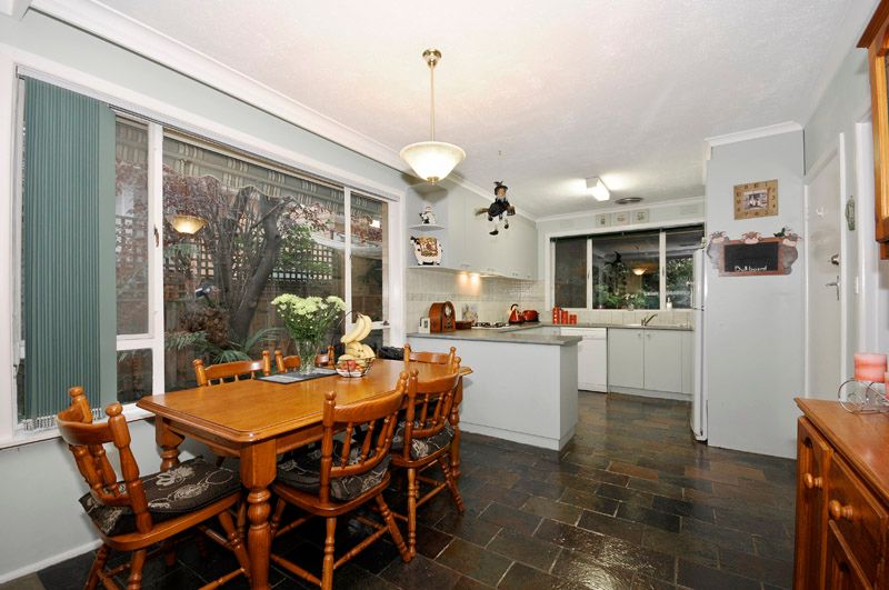 33 Kirrawee Avenue, WANTIRNA SOUTH, VIC 3152
