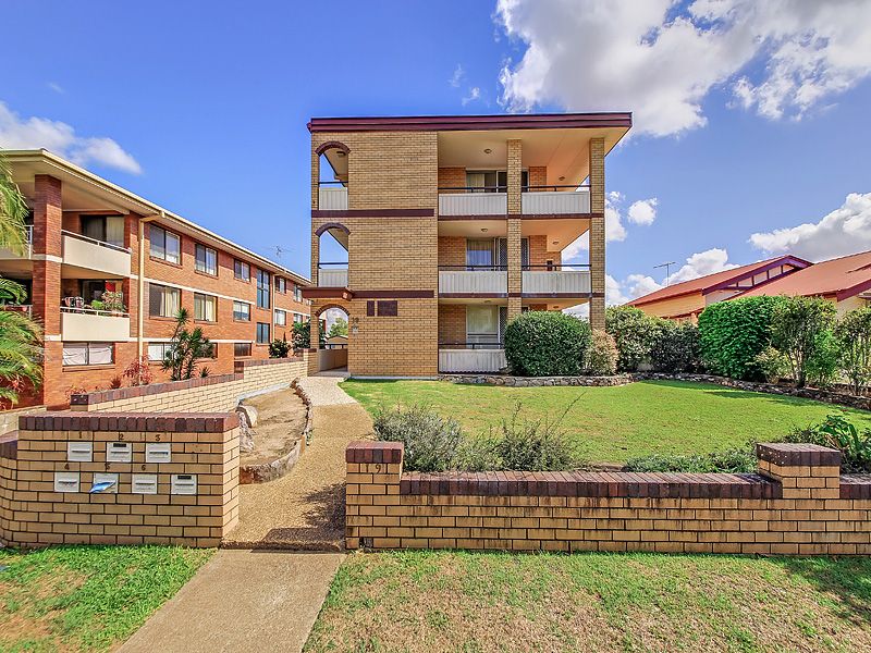 19 Crown Street, HOLLAND PARK WEST QLD 4121