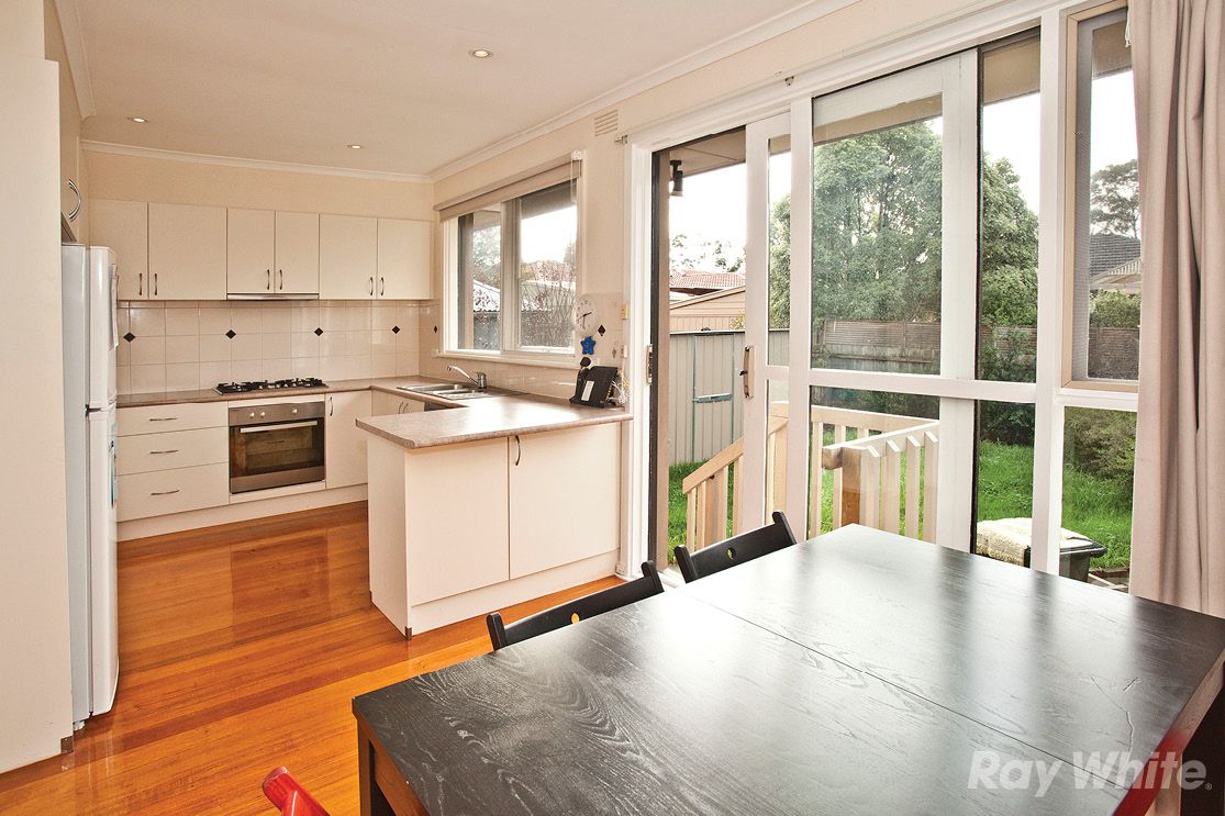 48 Delmore Crescent, GLEN WAVERLEY VIC 3150