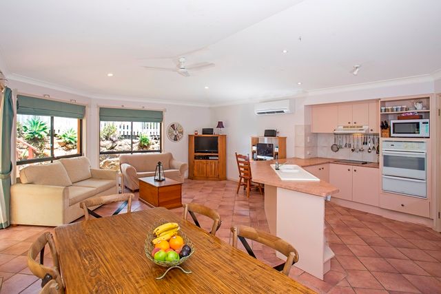 4 Stonehaven Way, BANORA POINT NSW 2486