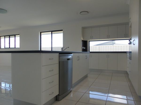2 Sewell Street, EMERALD, QLD 4720