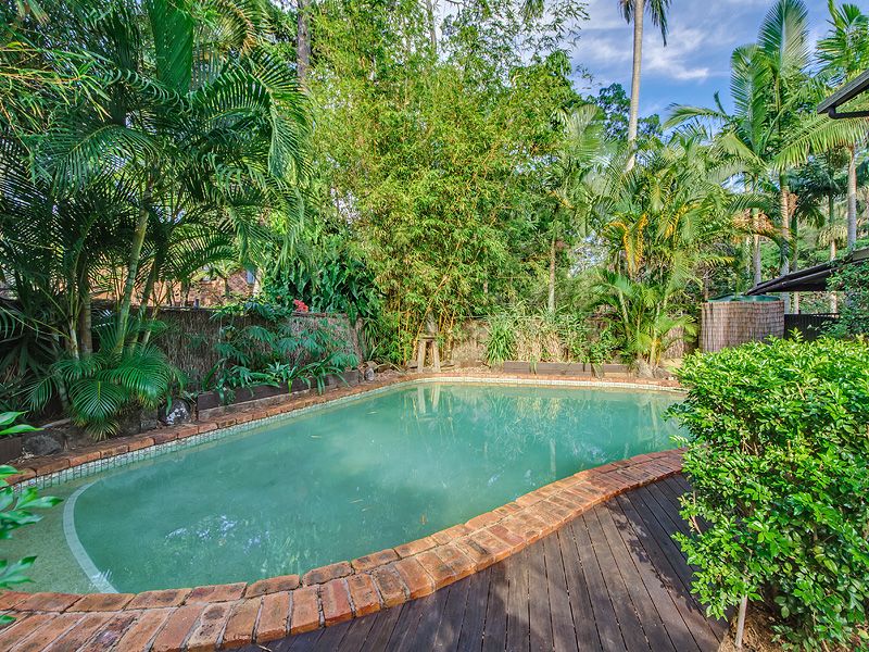 6 Akes Avenue, SOUTHPORT, QLD 4215