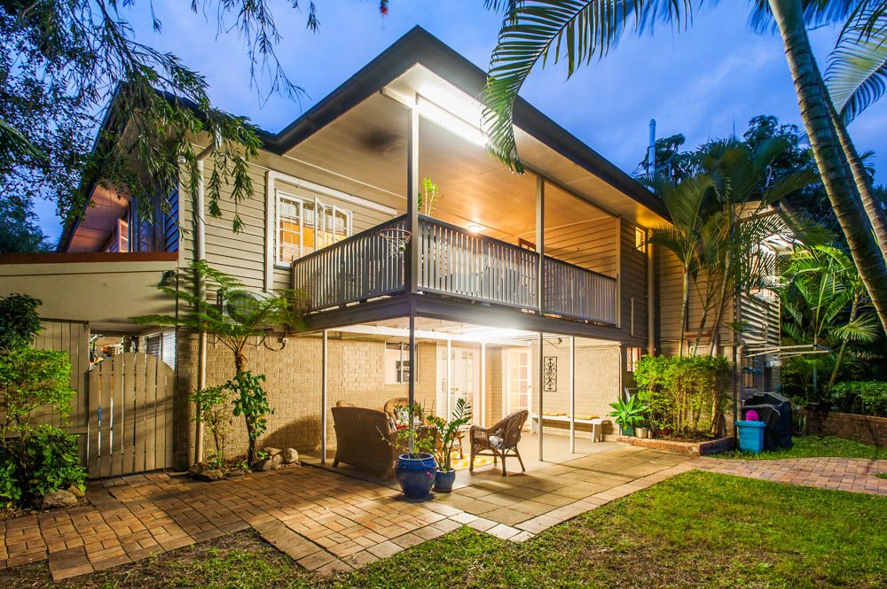 5 Hamel Road, HOLLAND PARK WEST, QLD 4121