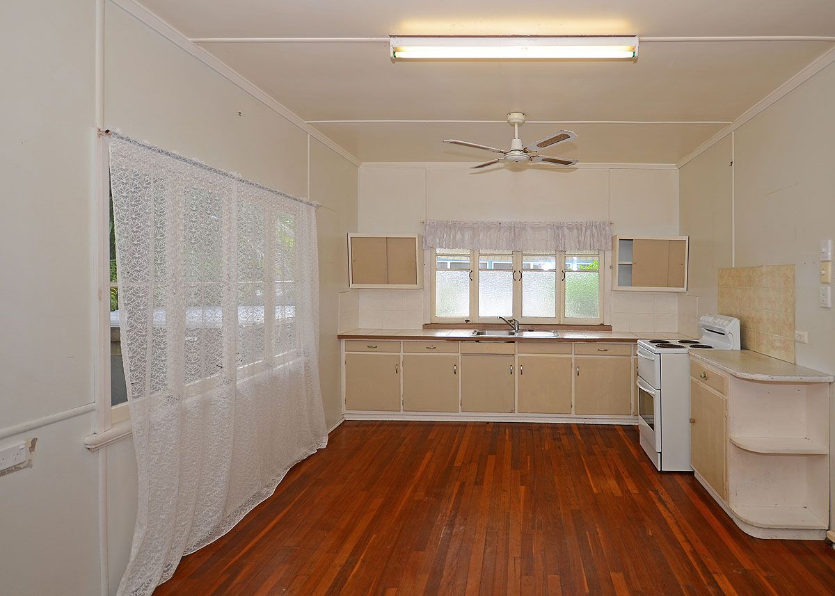 6 Ocean Street, TORQUAY, QLD 4655