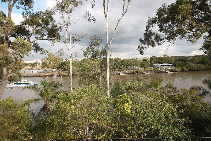 25 Dudley Street, HIGHGATE HILL QLD 4101