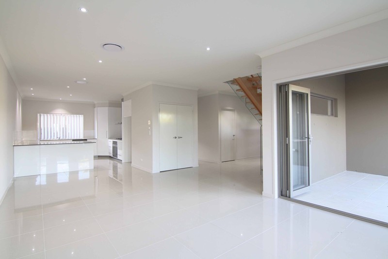 2/2 Compass Drive, BIGGERA WATERS, QLD 4216